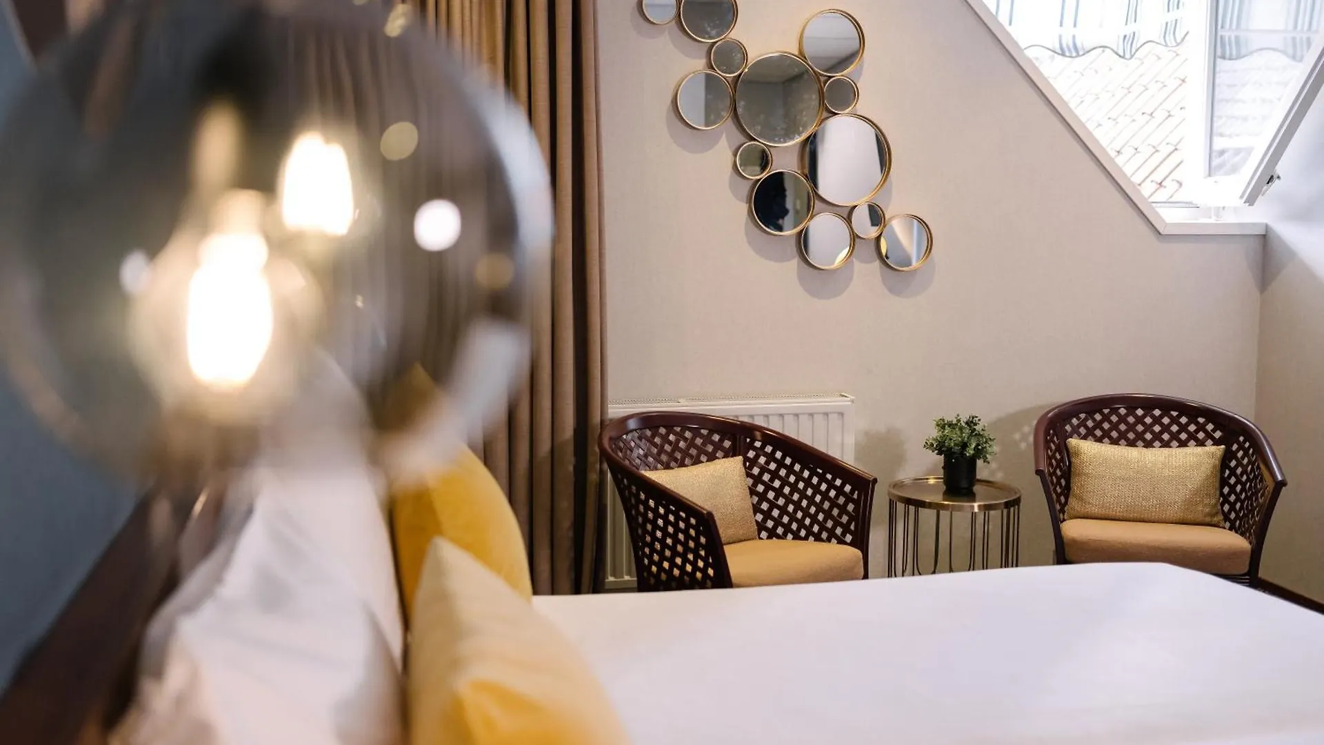 Hotel De Koophandel دلفت 3*,  هولندا